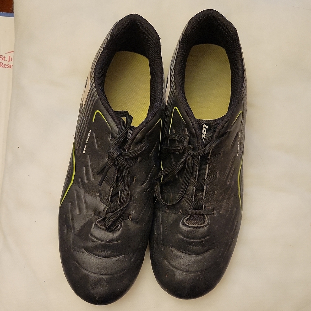 Women's Size 5.5 Soccer Cleats